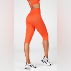 NWT Fabletics High-waisted Seamless Rib Ultra Crop pant in Harvest, size large